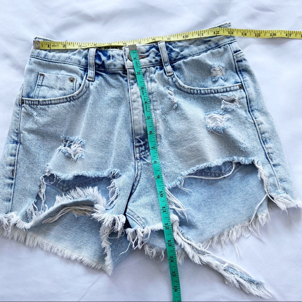 ❤️SOLD Zara Trafaluc Light Blue Wash Destroyed Distressed Denim Jean Shorts 4 - Picture 7 of 7